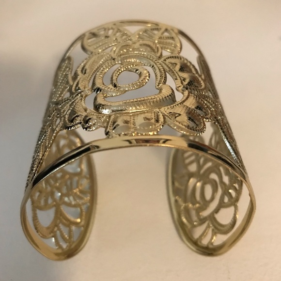 Golden Floral Bracelet - Picture 4 of 5